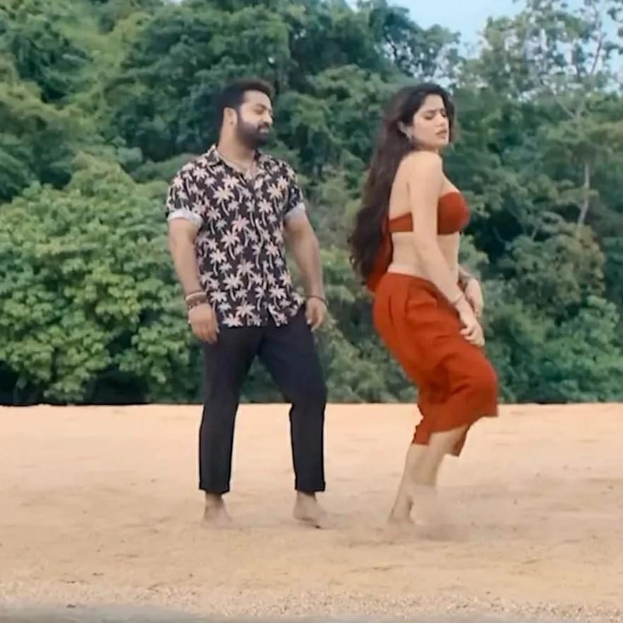 janhvi-kapoor-with-jr-ntr